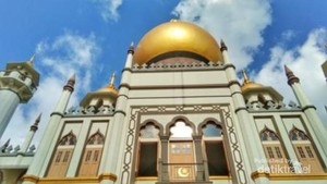 Orang Indonesia & Masjid Pertama Singapura yang Eksotis