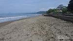 Orang Sukabumi Pasti Bangga Punya Pantai Ini, Bersih Banget!