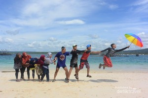 Orang Terbang Tertiup Angin di Ujung Kulon