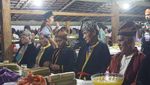 Orom Sasadu, Upacara Makan Bersama Roh Leluhur