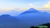 Blue hour sunrise dengan background Gunung Sumbing