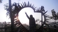 spot foto di taman menuju puncak punthuk setumbu