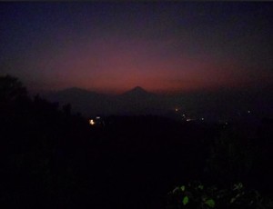 Pagi yang Syahdu di Punthuk Setumbu