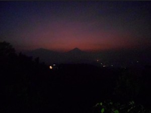 Pagi yang Syahdu di Punthuk Setumbu