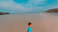 Pantai dengan air yang jernih