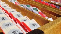 Jimat di Fushimi Inari
