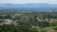 Danau Toba dari Puncak Sigura-Gura