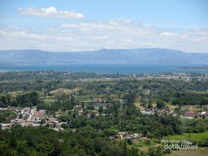 Panorama Cantik dari Bukit Sigura-gura di Sumatera Utara