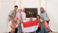 Senyum bangga
