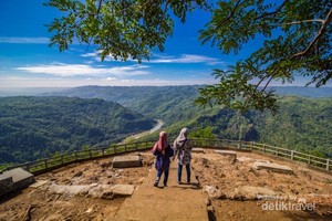 Panorama Wisata Alam Gardu Pandang Kebun Buah Mangunan