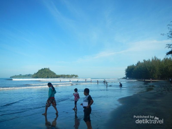 Pantai Air Manis & Legenda Malin Kundang