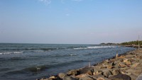 Bebatuan pinggir pantai