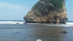 Pantai Asyik Buat Berakhir Pekan di Malang