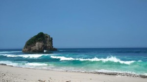 Pantai Asyik Buat Camping di Malang