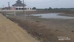 Pantai Bahagia yang Hampir Hilang oleh Abrasi