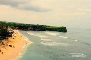 Pantai Balangan di Bali, Serasa Berenang di Langit