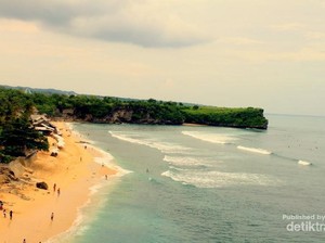 Pantai Balangan di Bali, Serasa Berenang di Langit