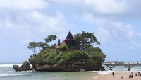 Selain Pulau Ismoyo terdapat Pulau Anoman dan Pulau Wisanggeni.