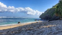 Keindahan pantai Gunung Payung yang belum banyak tersentuh kunjungan wisatawan