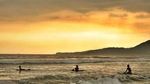 Pantai Cimaja, Ini Dia Tempat Cocok untuk Surfer Pemula
