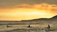 Pantai Cimaja (Debby Simarmata/ACI)