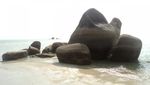Pantai di Bangka Ini Punya Gerbang Masuk dari Batu Granit