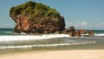 Pantai di Gunungkidul yang Serasa Milik Pribadi