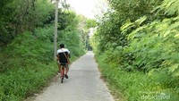 Naik sepeda menuju Pantai Bintang