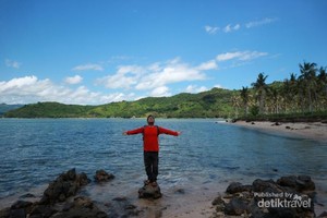 Pantai di Lombok yang Sepi, Serasa Milik Pribadi