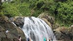 Pantai di Malang Ini Punya Air Terjun