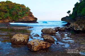 Pantai di Malang yang Punya 3 Keunikan