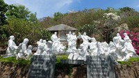 Perjalanan menuju puncak bukit