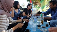 Menikmati kopi khas Vietnam di kedai kopi lokal