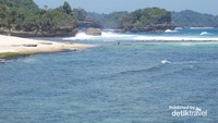 Pulau-pulau kecil di sekitar Pantai Goa Cina