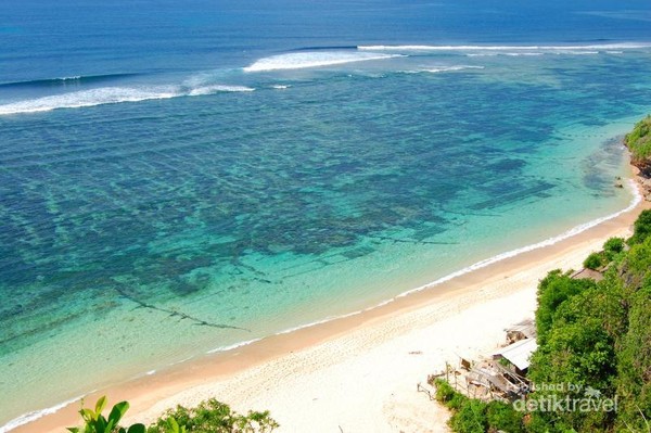 Wow, indahnya pantai ini sungguh mencengangkan