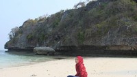 Keindahan pasir putih pantai Marumasa Bulukumba
