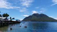 Berenang dan snorkling jadi pilihan aktivitas warga dan wisatawan