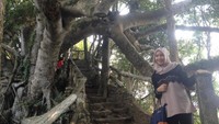 Menyusuri anak tangga