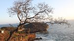 Pantai Kesirat, Debur Ombak & Pesona Matahari Terbenam