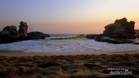 Batu Sphinx berpadu dengan gradasi sunset