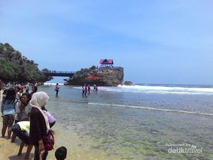 Pantai Kukup di Gunungkidul, Akuarium Laut & Kembaran Tanah Lot