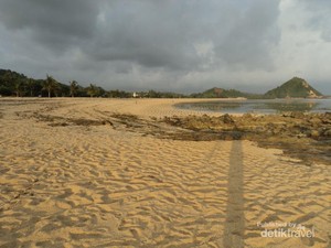 Pantai Kuta di Lombok Tak Kalah Cantik dengan Kuta Bali!