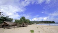 Bersih, indah, sepi di Pantai Legon Pari