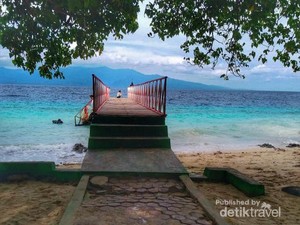 Pantai Liang, Kecantikannya Tak Boleh Dilewatkan