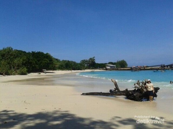 Pantai Linau yang masih bersih