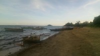 Suasana pantai yang sepi
