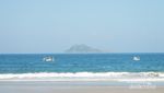 Pantai Mustika Banyuwangi, Saingan Berat Pulau Merah