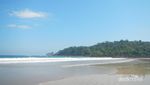 Pantai Mustika Banyuwangi, Saingan Berat Pulau Merah