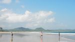 Pantai Mustika Banyuwangi, Saingan Berat Pulau Merah