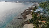 Perbukitan dan lautan sungguh perpaduan yang sempurna